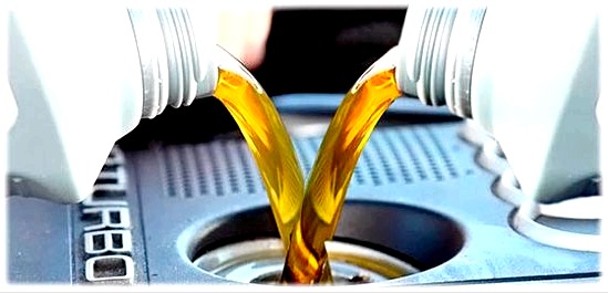 u otvor za punjenje motornog ulja ulijeva se različito ulje